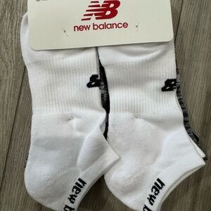 New Balance 6 set of socks comes in black, white and gray colors. Unisex.